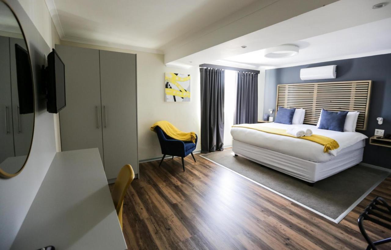 New National Hotel And Conference Паров Экстерьер фото